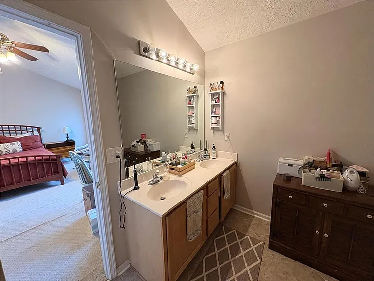 3082 Kentmere Dr — Photo 11