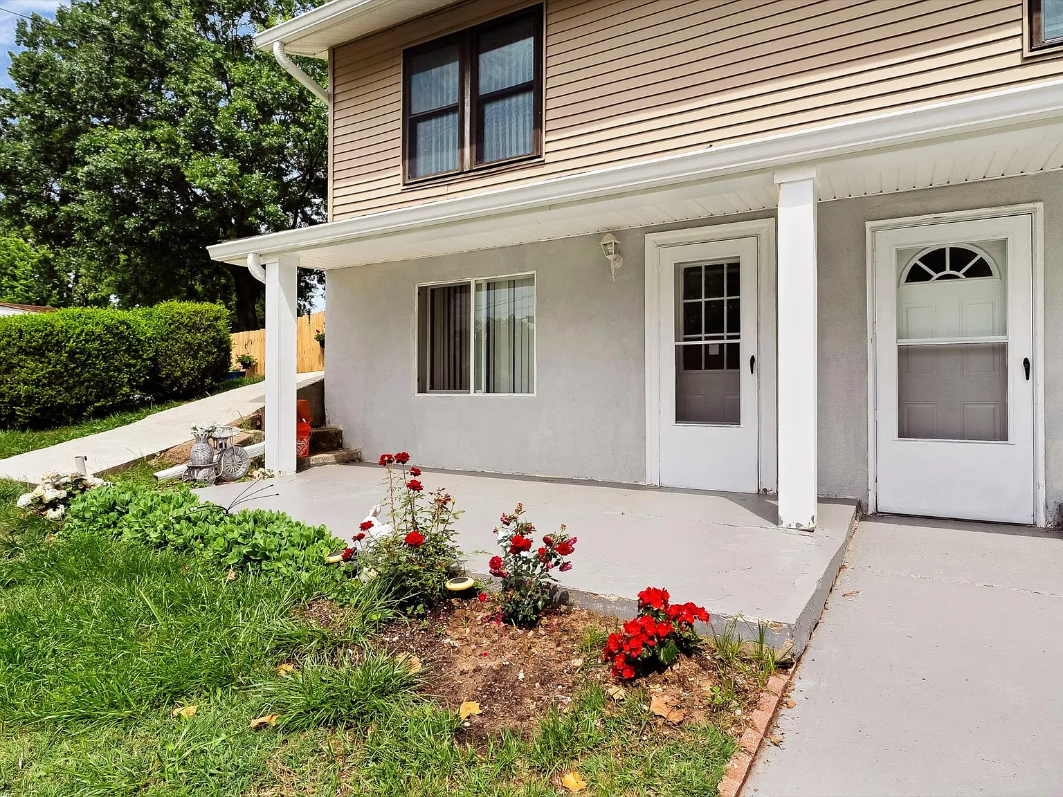 4 bed, 2000 sqft, $2,300 — Photo 4