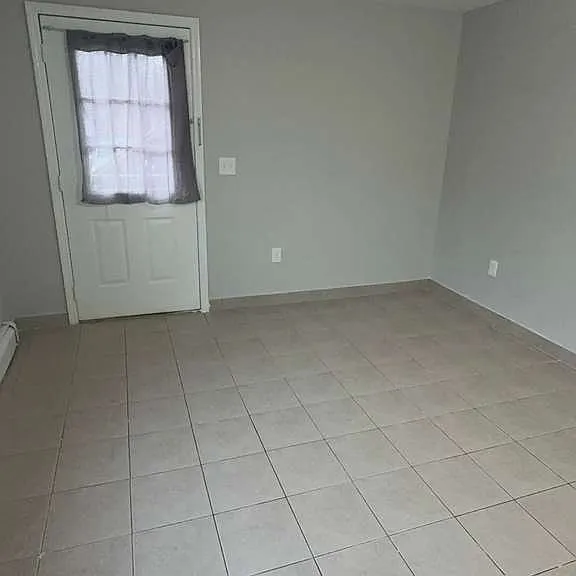 158 N 8th St #4 — Photo 3