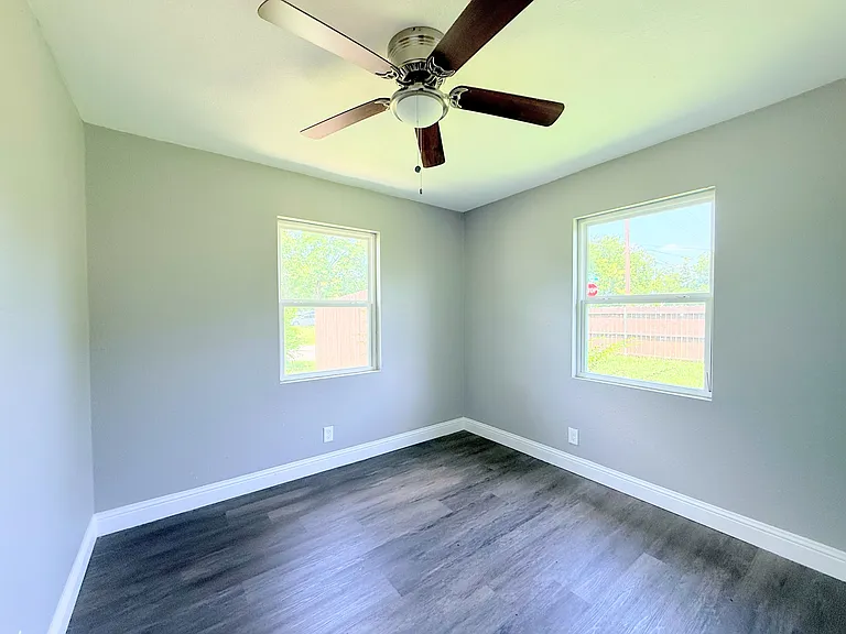 502 E Park Ave — Photo 16