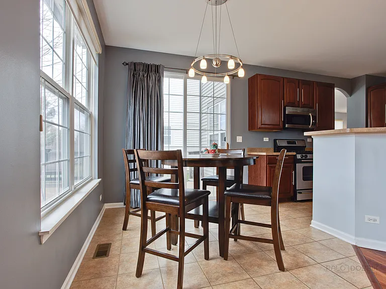 620 Geneva Ct — Photo 15