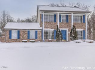 6762 Fairoaks Dr SE, Alto, MI 49302