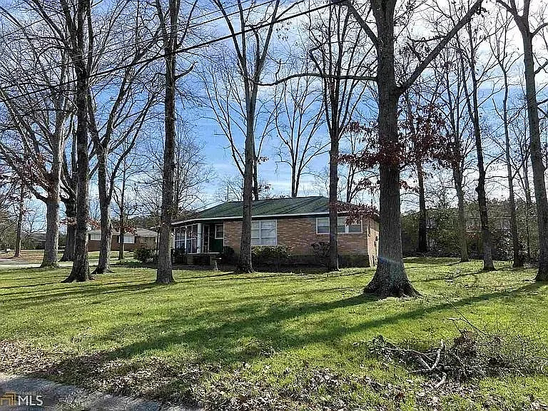 2601 Lakeview Dr NW photo 1
