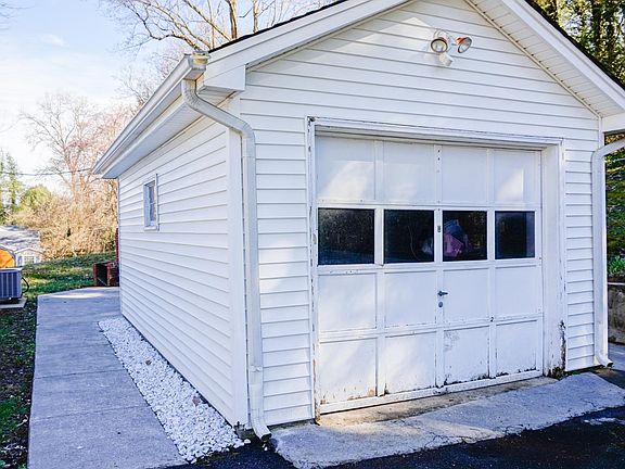 4th image of 805 W Valley Dr