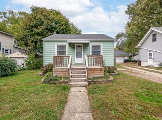 524 Oak Dr, Monroe, MI 48161