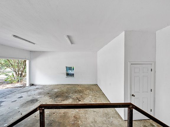 5th image of 303 N Ellis St