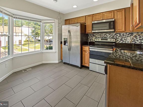 3rd image of 501 Mount Lubentia Ct W