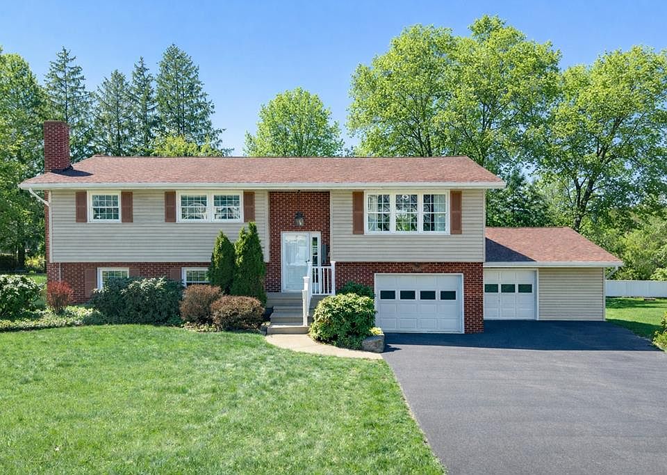 1st image of 105 Birch Dr