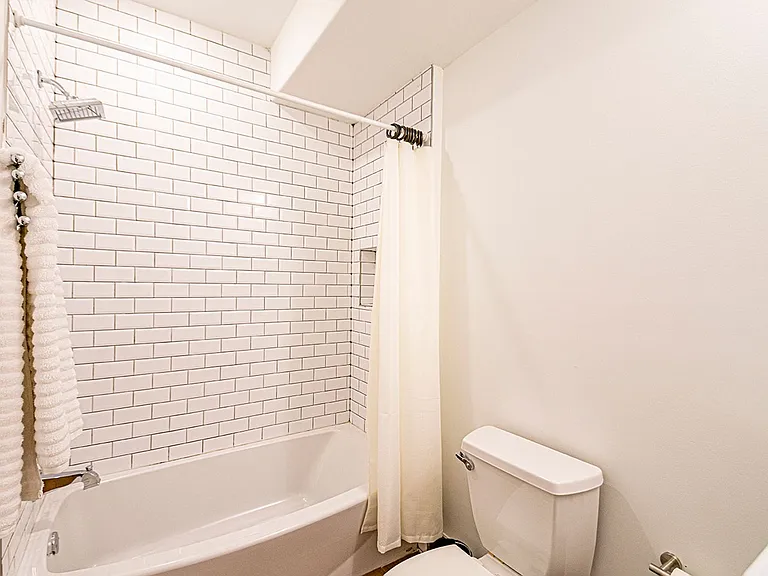 2137 Cross St — Photo 12