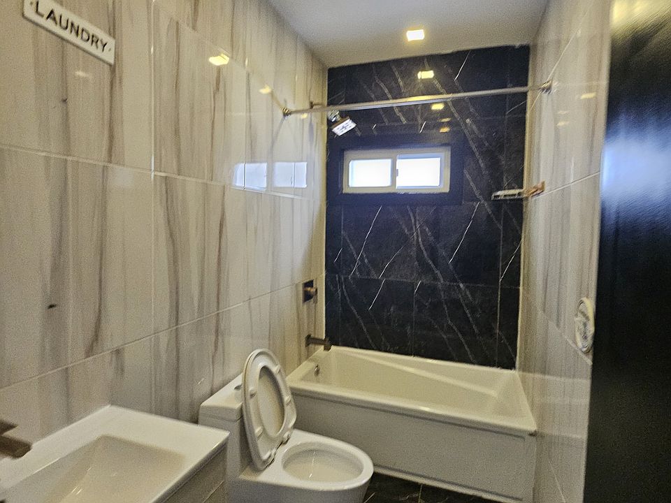 2nd image of 77 Vroom St Floor 2