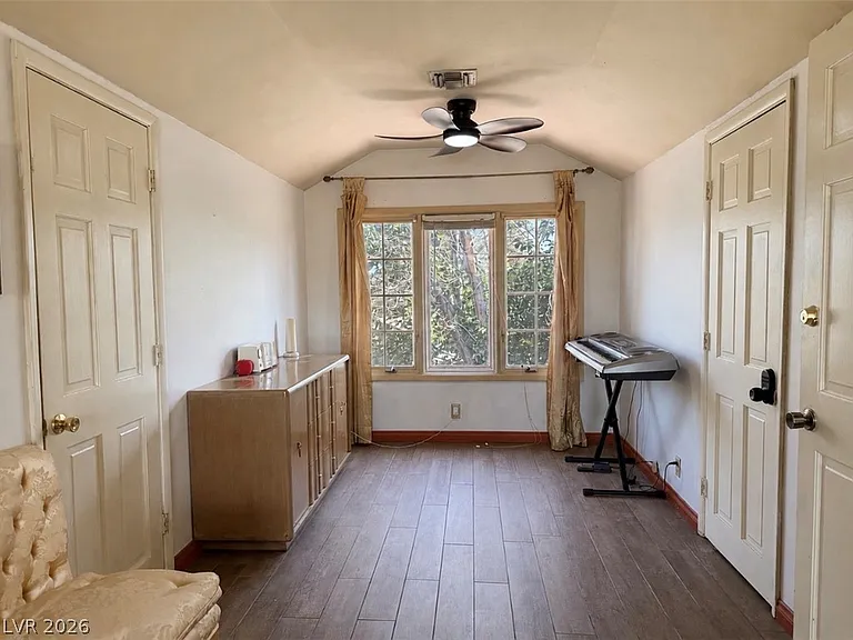 1037 Bracken Ave — Photo 7