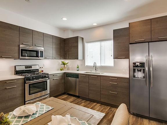 4th image of 2902-2912 Jarvis St #2902-6