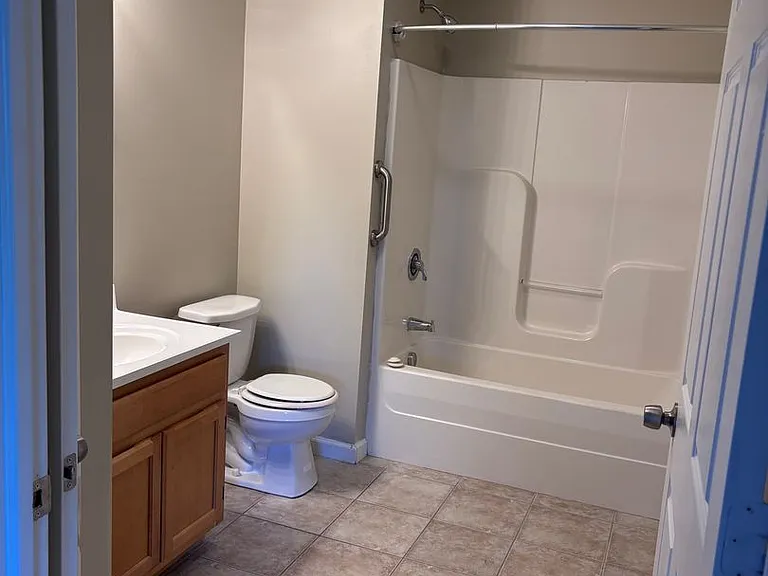 Lakepointe Apartment Homes — Photo 24