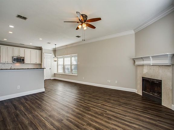 3rd image of 306 Lakefield Dr