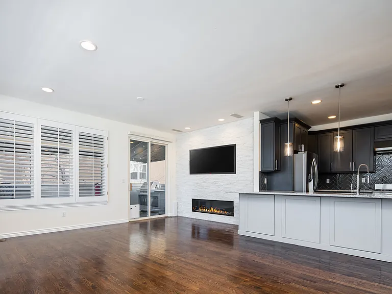 335 N Josephine St #A — Photo 14