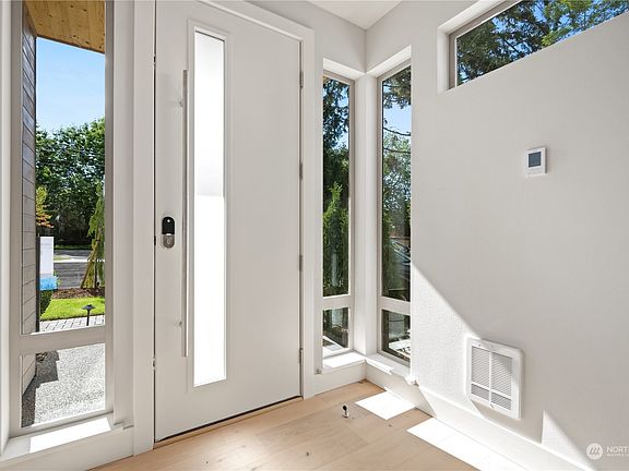 3rd image of 9218 124th Avenue NE