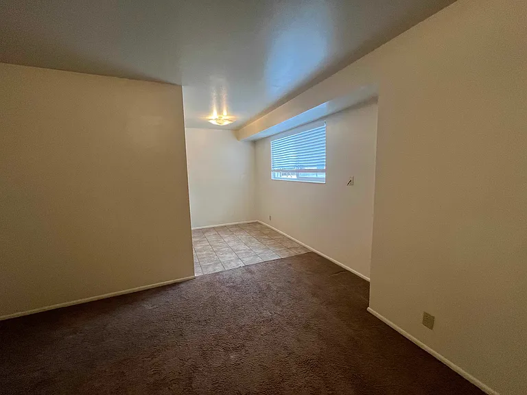 27 E 600 N — Photo 10