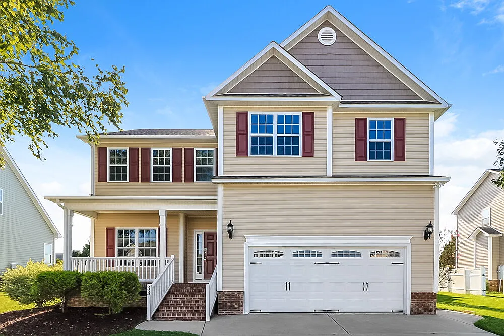 3 bed, 2.5 bath, 2167 sqft, $2,400 — Photo 1