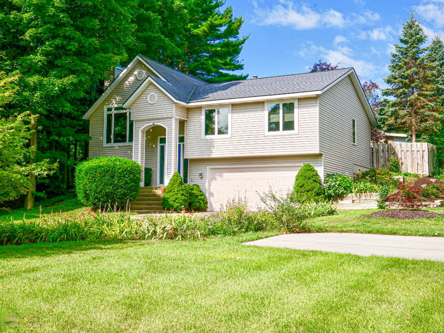 10 N 168th Ave, Holland, MI 49424 Zillow