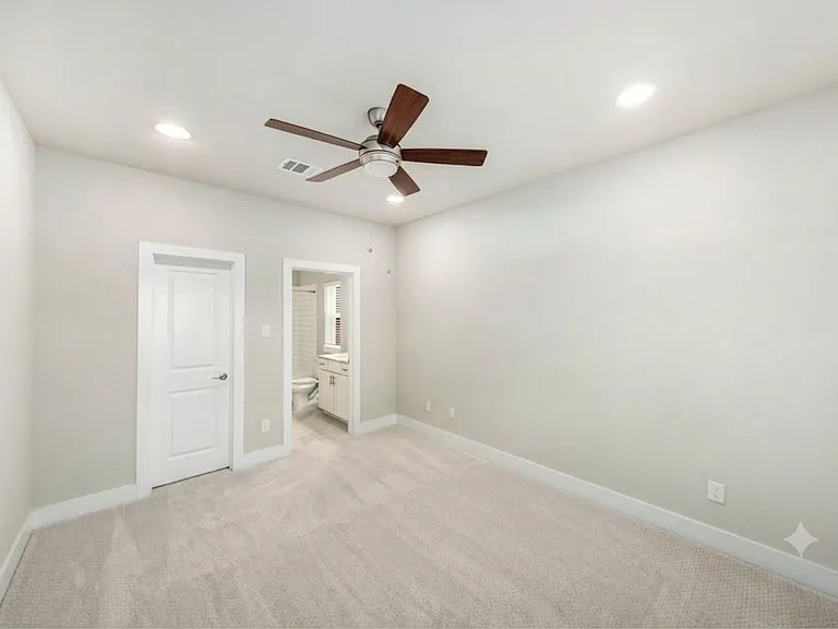 420 W 28th St #D — Photo 24