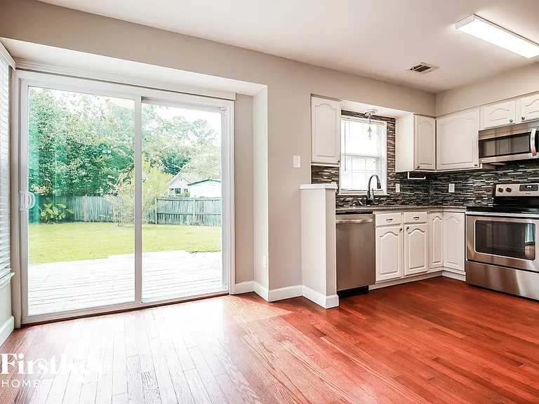 8405 Old Carriage Ct — Photo 6