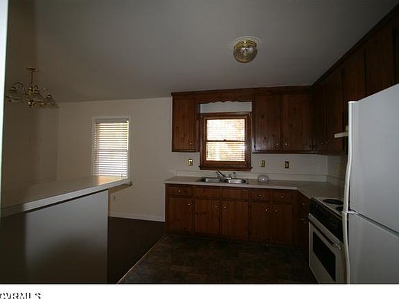 5th image of 105 Wilson Ave