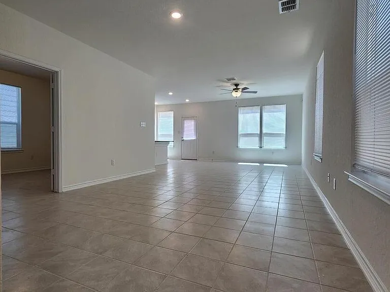 14839 Vance Jackson #604 — Photo 11