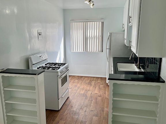 3rd image of 1254 N Orange Dr APT 6