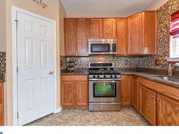5th image of 239 Ann Dr