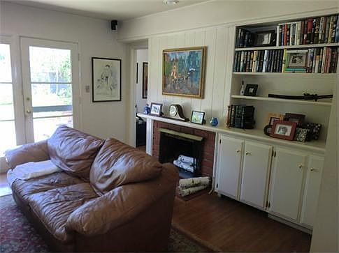 3rd image of 265 W Oak Park Dr