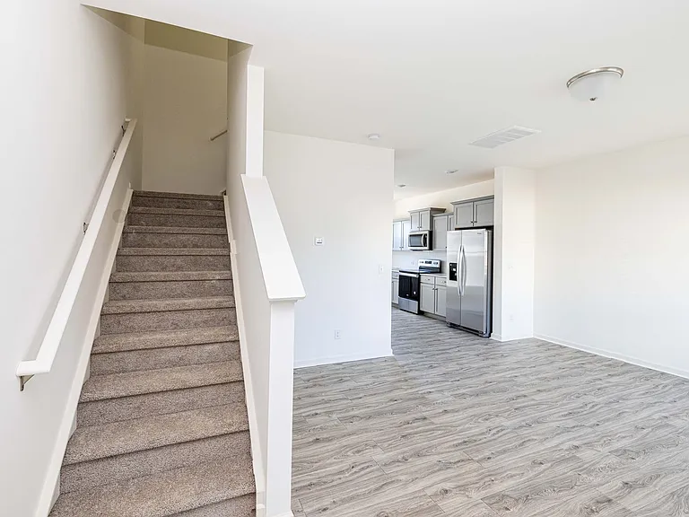 120 S Dorsett St — Photo 3