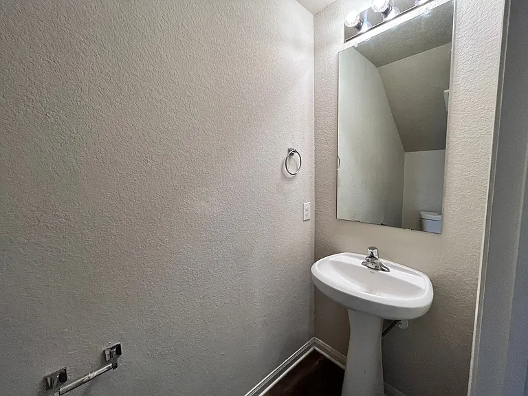 19300 Andrew Jackson St — Photo 14