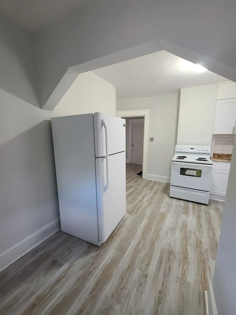 443 Main Street — Photo 2