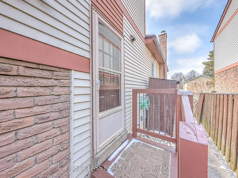 85 Madsen Cres — Photo 35