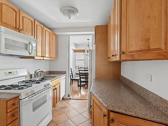 5th image of 415 E 52nd St APT 3EB