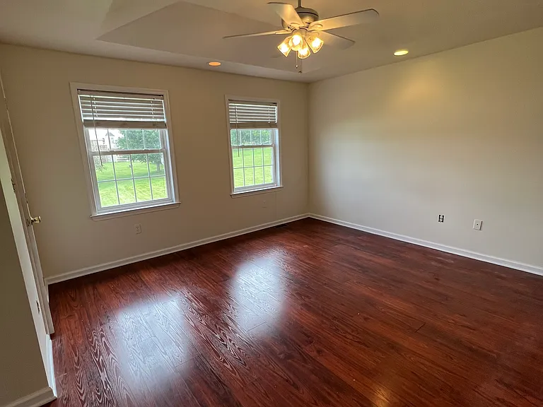 224 N Oak St — Photo 12