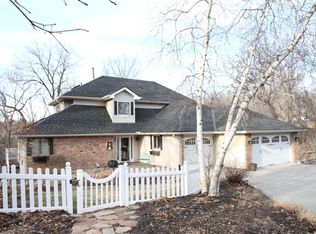104 Olde Hickory Rd, Bellevue, NE 68005