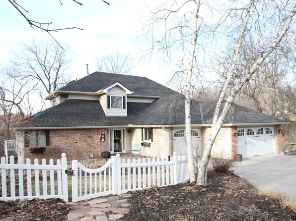 104 Olde Hickory Rd, Bellevue, NE 68005