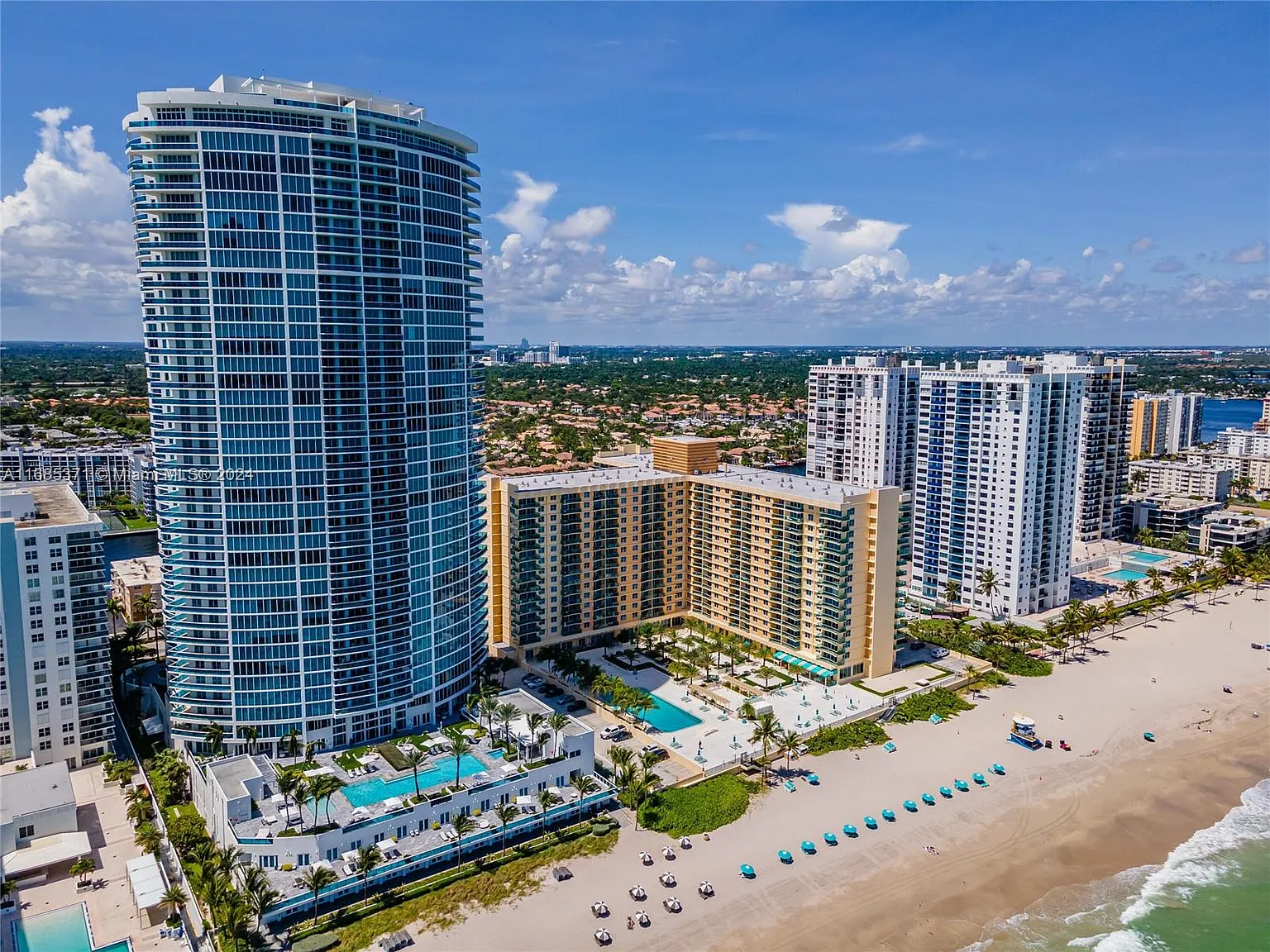 The Wave Condo — Photo 3