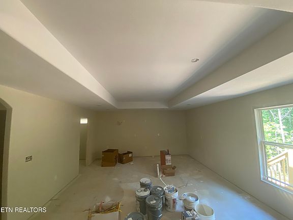 5th image of 230 Albemarle Cir