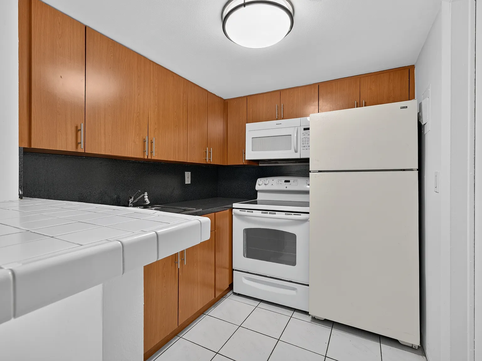 416 Santander Ave. - J — Photo 2