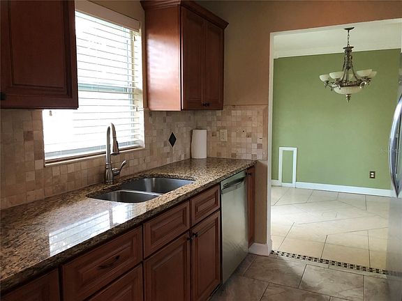 5th image of 4126 Whiting Dr SE