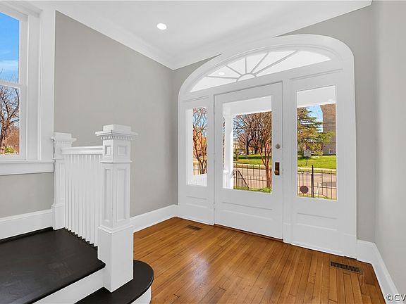 5th image of 507 W Washington St