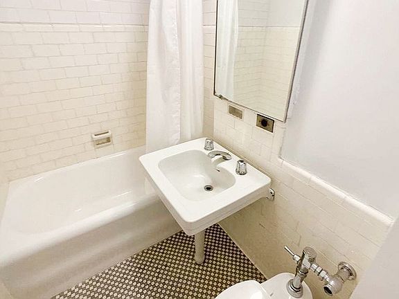 4th image of 25 Tudor City Pl #15-7
