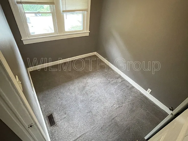 4214 E Washington St — Photo 10