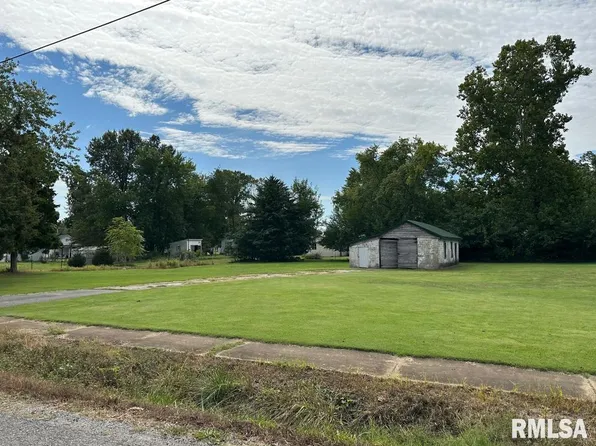 806 McKinley St, Benton, IL 62812