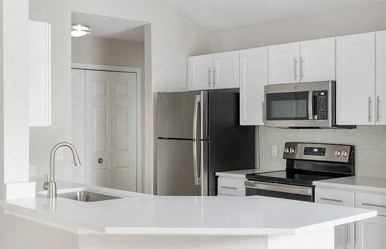 Windermere at Lakes Edge Apartments — Photo 6
