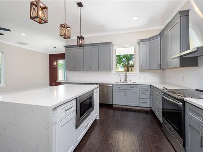 803 E 32nd 1/2 St, Houston, TX, 77022