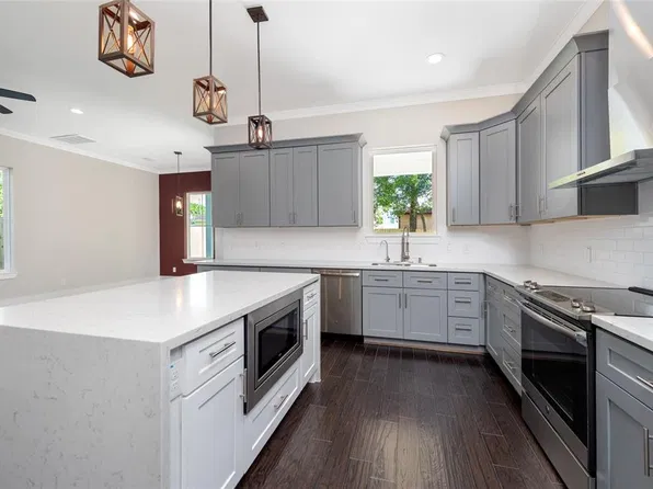 803 E 32nd 1/2 St, Houston, TX 77022