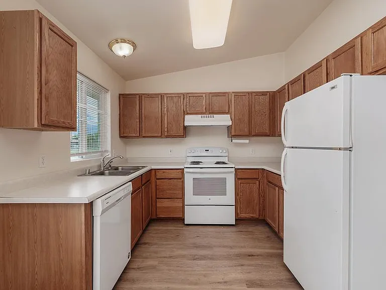 504 Josephine Dr #UPSTAIRS — Photo 10